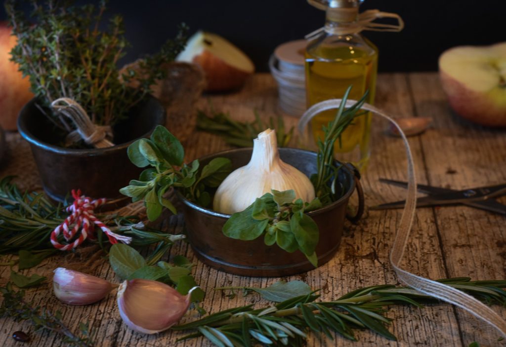 spices, herbs, garlic-5861184.jpg